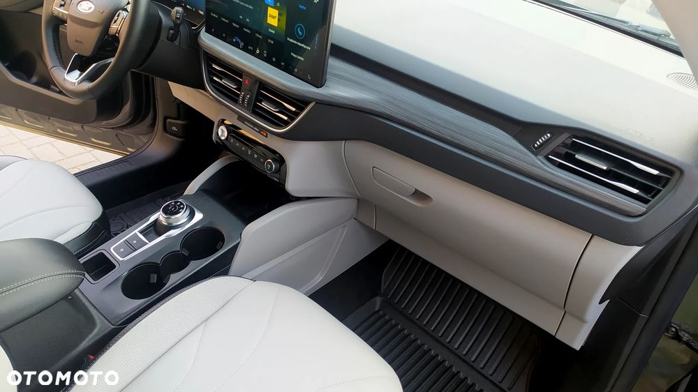 Ford Escape 2.0 EcoBoost AWD Titanium - 28