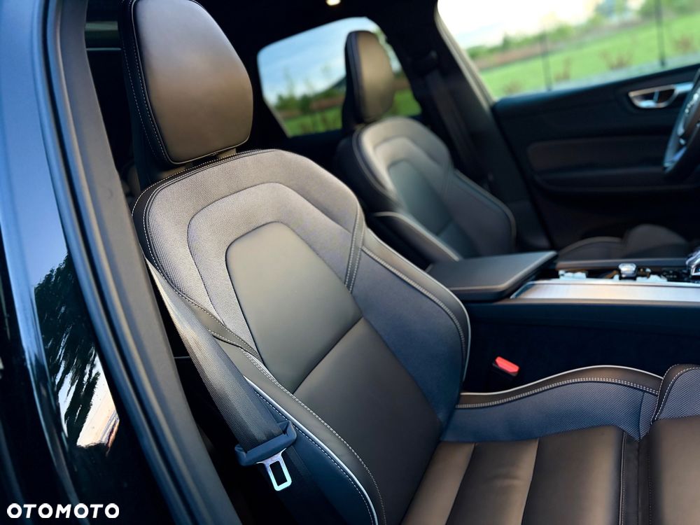 Volvo XC 60 B5 B AWD Ultra Black Edition - 28