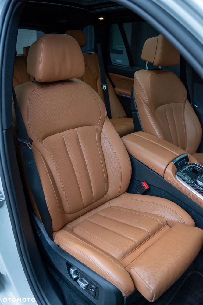 BMW X5 M M50i - 9