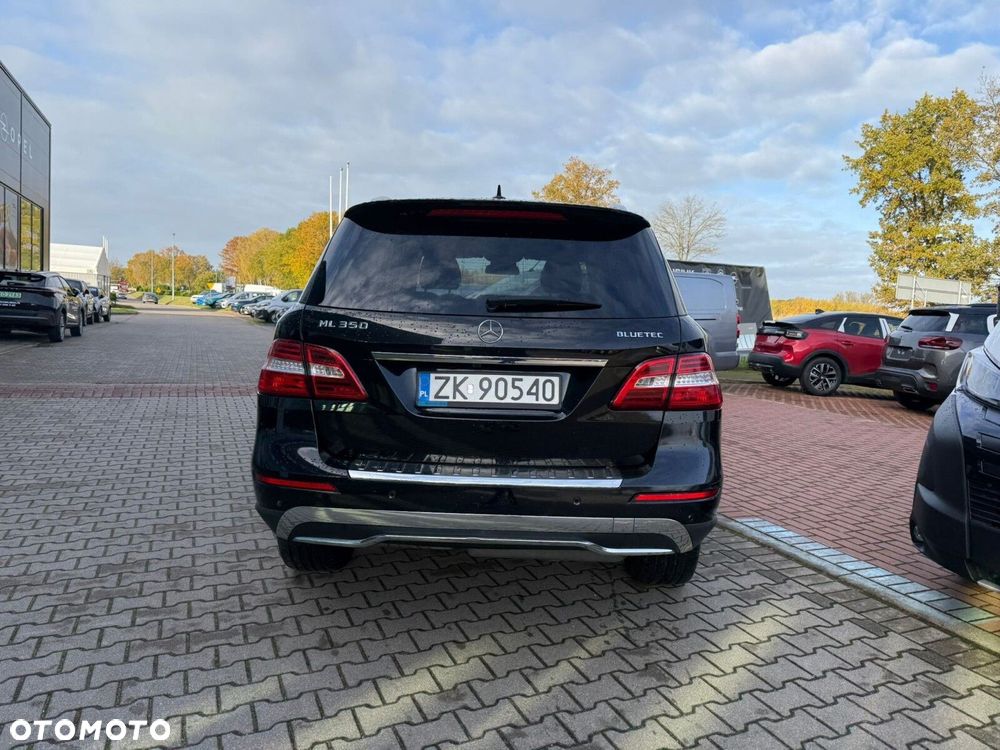 Mercedes-Benz ML 350 BlueTec 4-Matic - 4