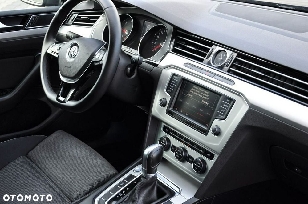 Volkswagen Passat Variant 2.0 TDI BMT Highline - 28