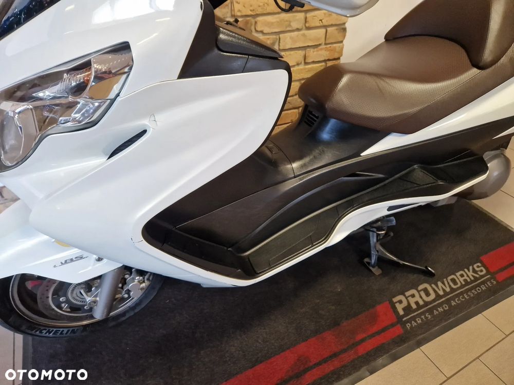 Suzuki Burgman - 23