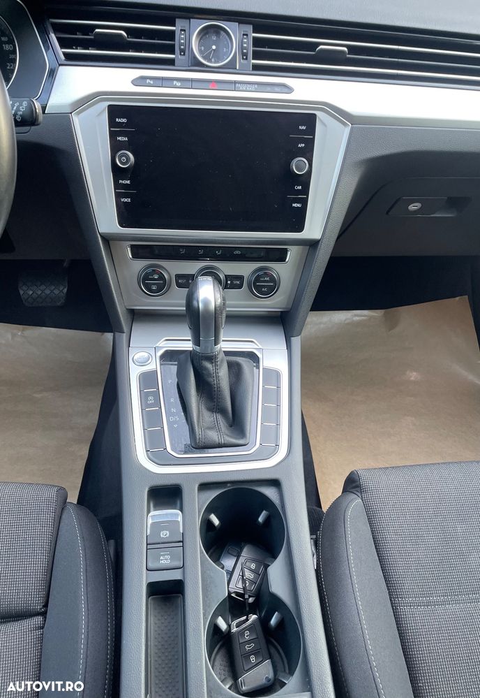 Volkswagen Passat Variant 1.6 TDI (BlueMotion Technology) DSG Trendline - 24