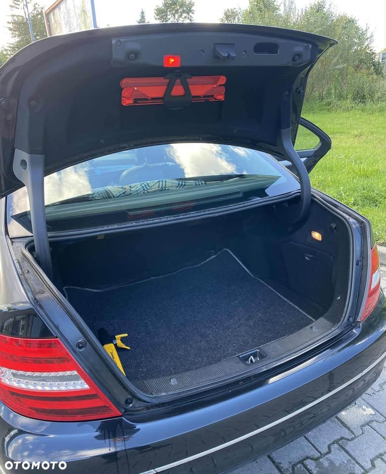 Mercedes-Benz Klasa C 180 CGI BlueEff Avantgarde - 10