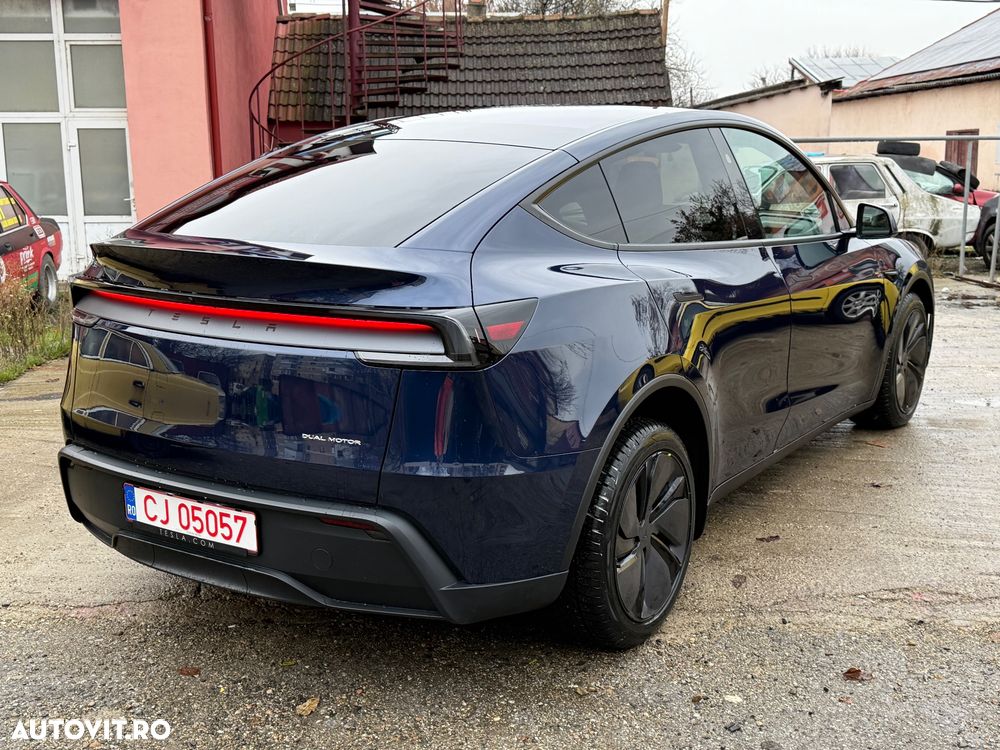 Tesla Model Y Long Range AWD Premium - 3