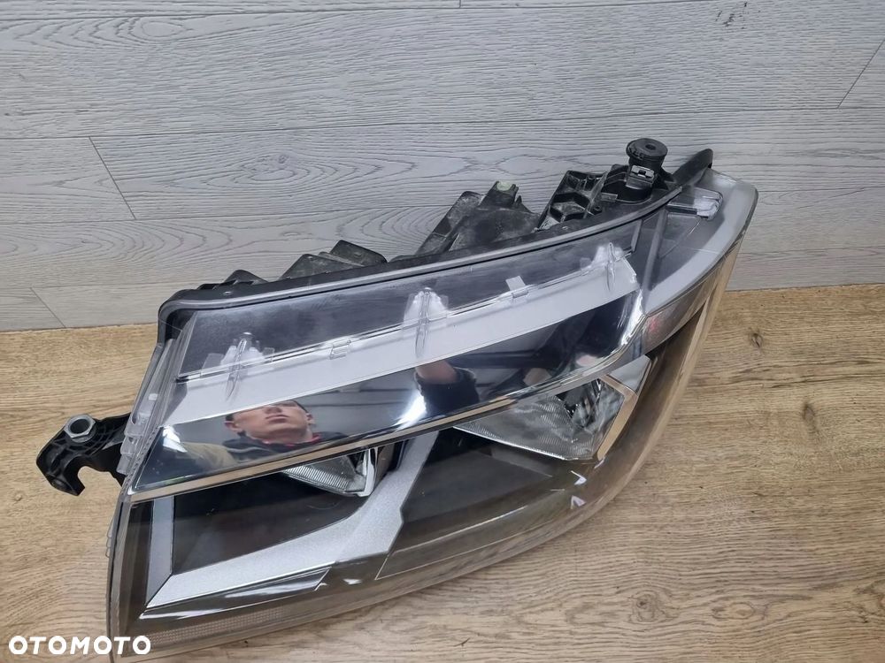 Volkswagen Crafter 2019 Przód strona lewa Lampy przednie - 8