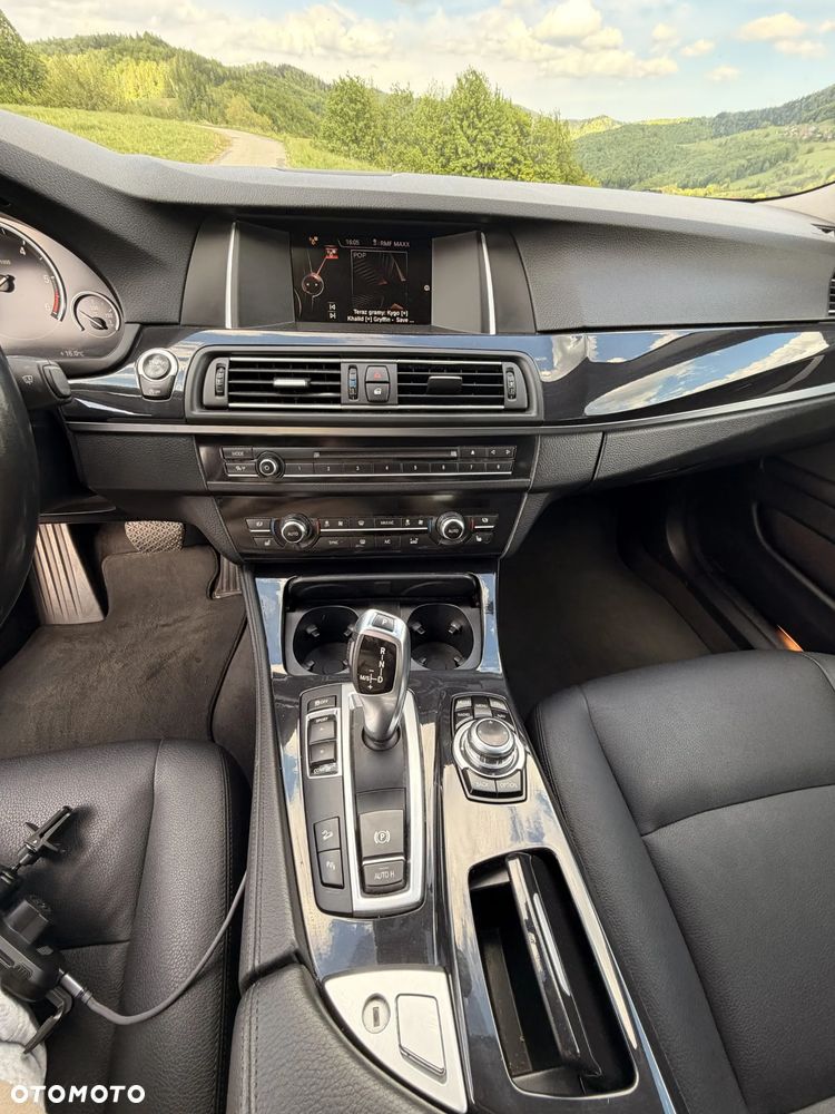 BMW Seria 5 520d xDrive - 25