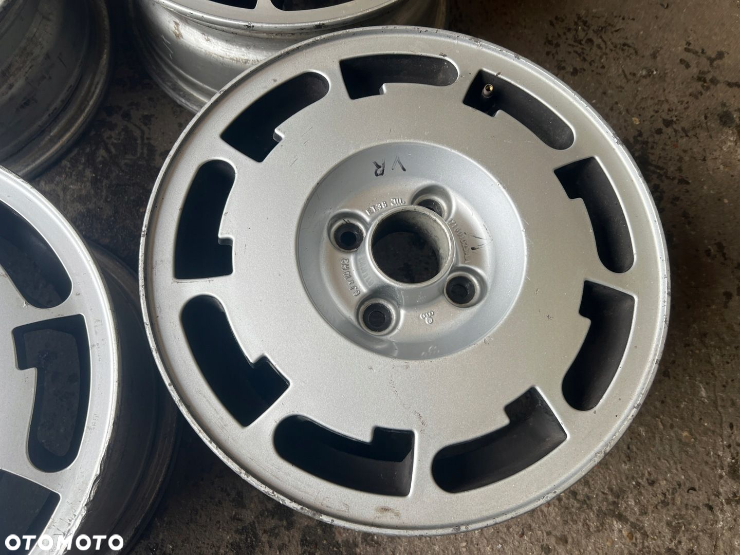 FELGI ALU VW VOLKSWAGEN GOLF 1 2 PIRELLI 14 4X100 ET38 ORYGINALNE - 5
