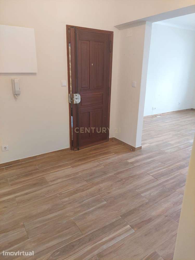 Apartamento T2 com 2 casas de banho para arrendamento. - Grande imagem: 2/18