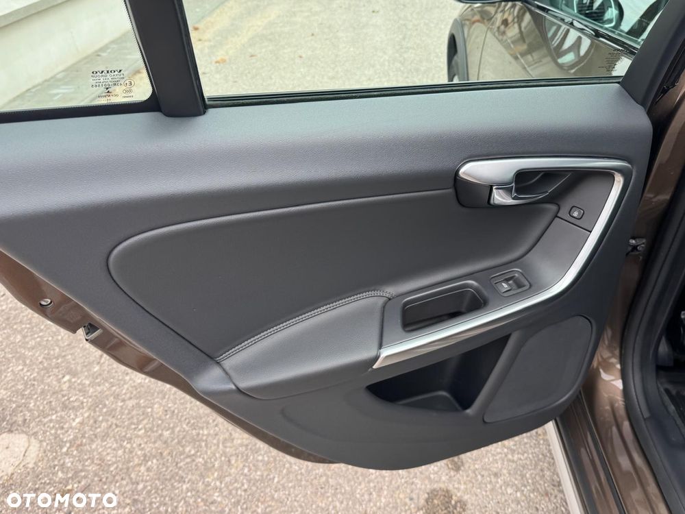 Volvo V60 Cross Country D3 Drive-E Momentum - 29