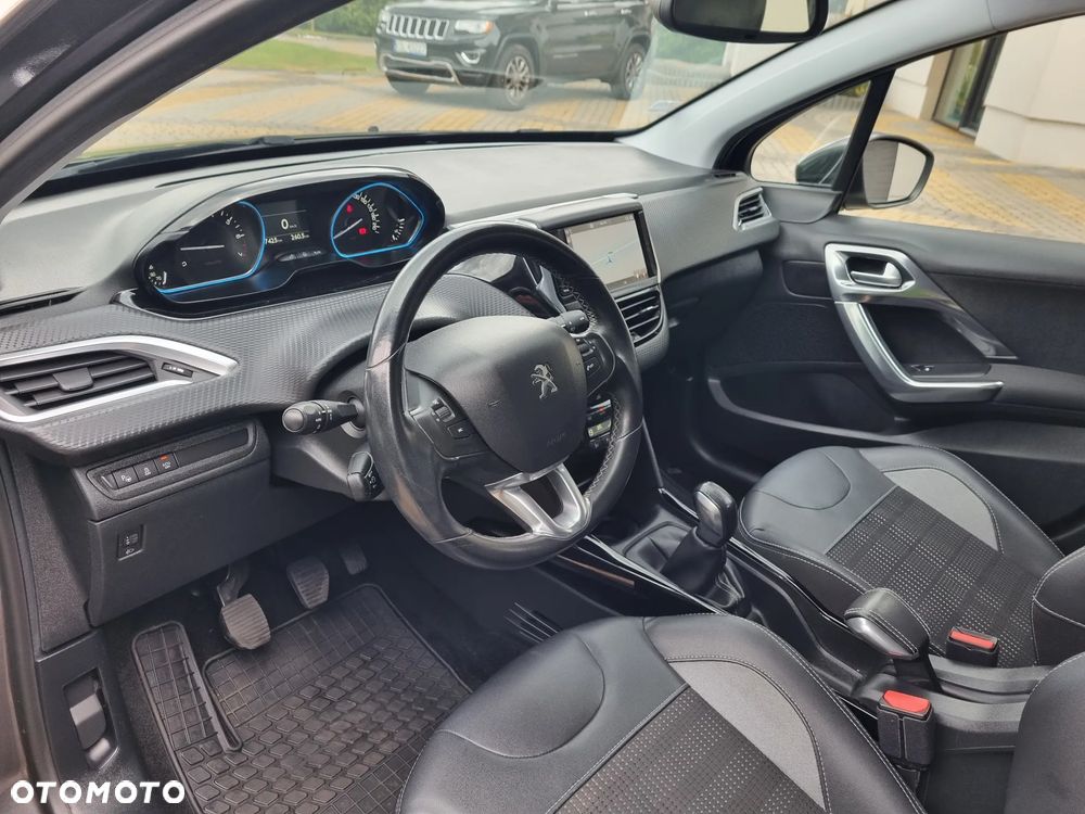 Peugeot 2008 1.2 Pure Tech Allure S&S - 13