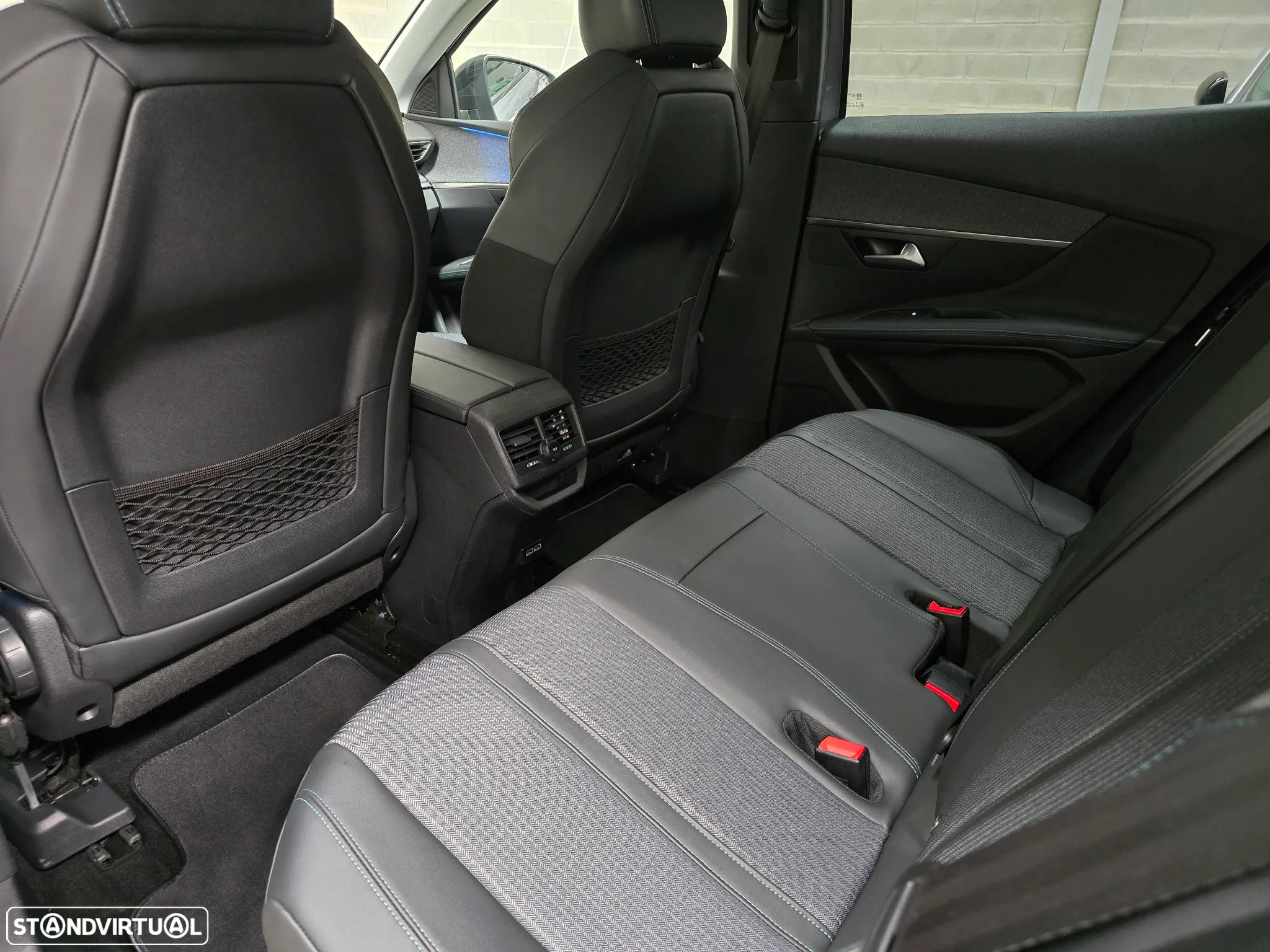 Peugeot 3008 1.6 Hybrid Allure Pack e-EAT8 - 40