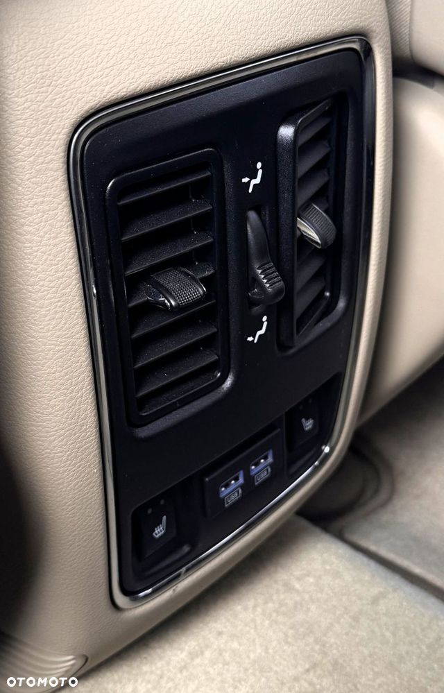 Jeep Grand Cherokee - 31