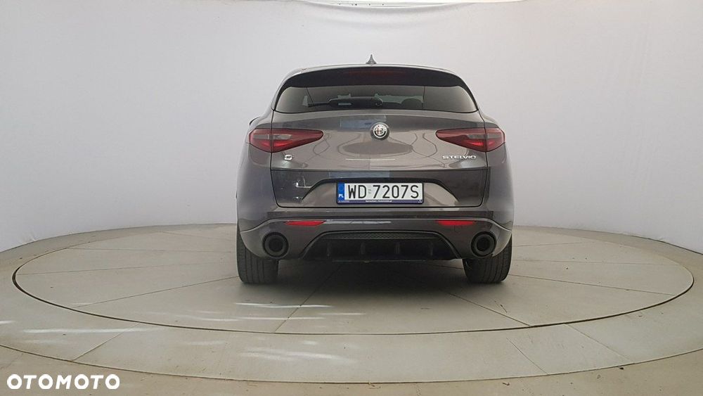 Alfa Romeo Stelvio - 6
