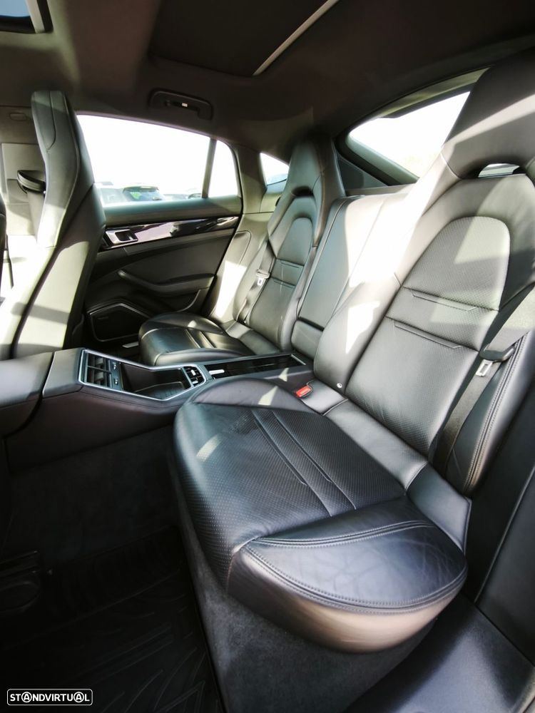 Porsche Panamera 4 E-Hybrid - 33