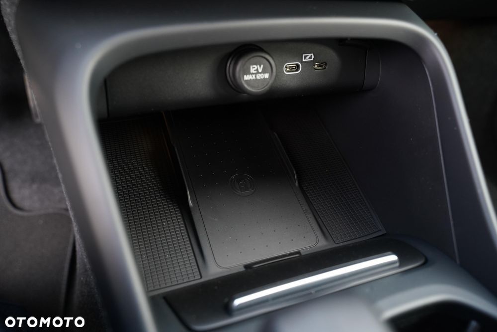 Volvo XC 40 B3 Plus Dark - 20