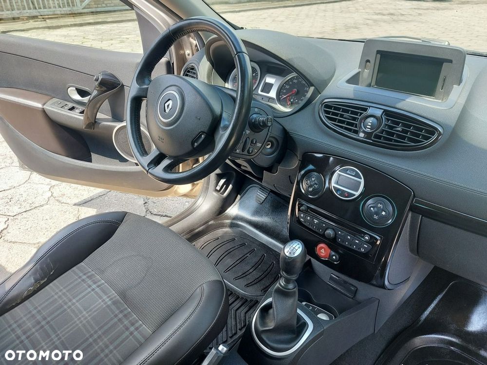 Renault Clio - 15