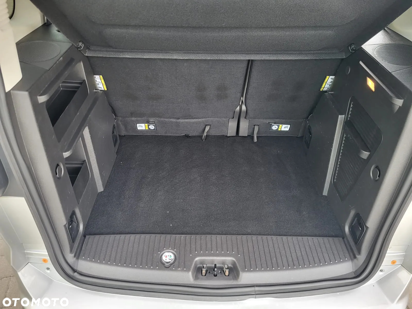 Ford Tourneo Courier ver-1-5-tdci-titanium - 11