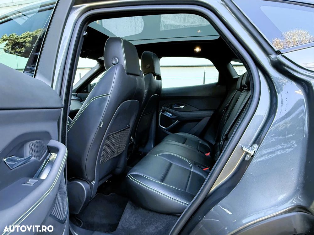 Jaguar E-Pace P300 AWD R-Dynamic SE - 9