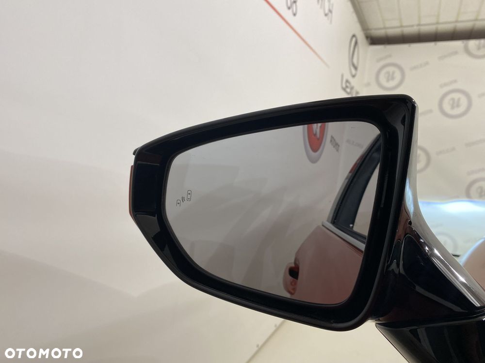 Lexus UX - 16