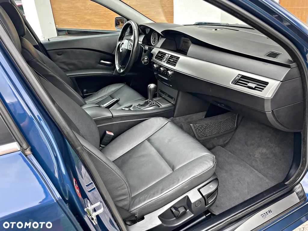 BMW Seria 5 525d Touring - 23