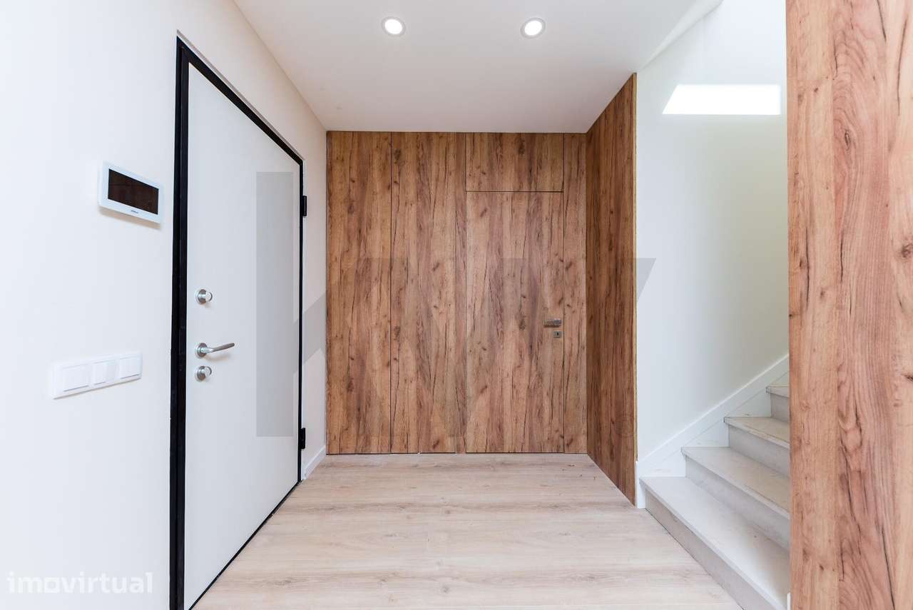 MORADIA NOVA EM TORRES VEDRAS, COM 4 QUARTOS, PISCINA, GARAGEM PARA DU - Grande imagem: 4/39
