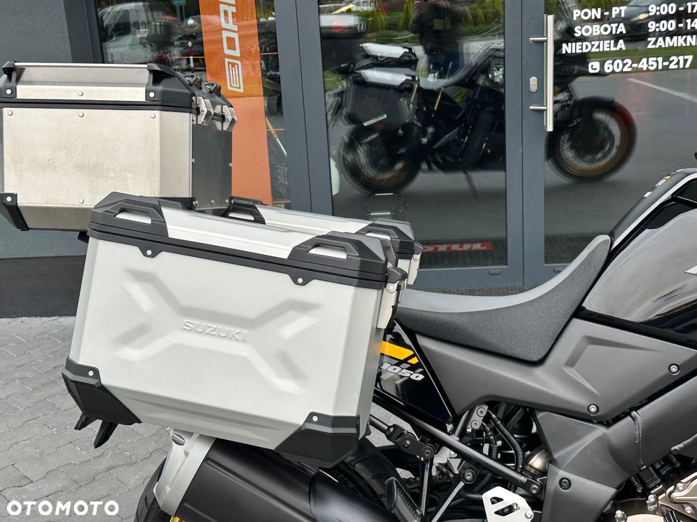 Suzuki V-STROM - 10