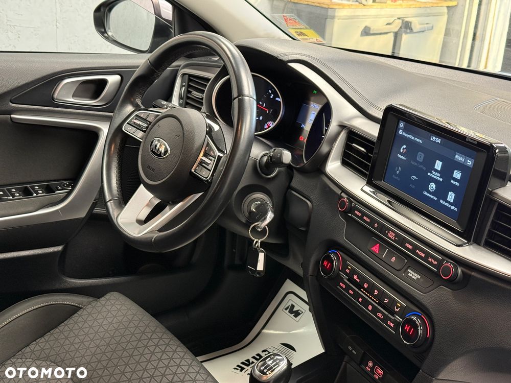 Kia Ceed - 11