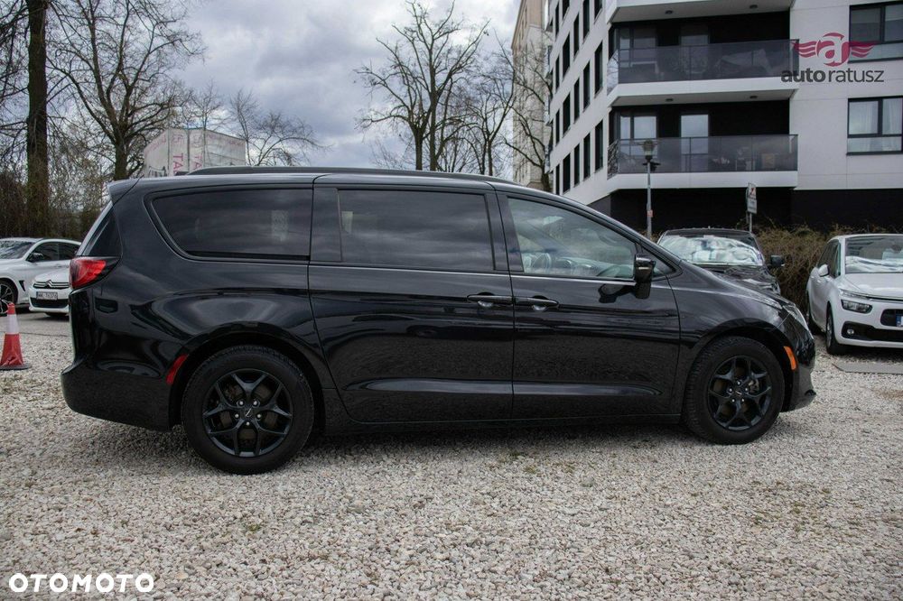 Chrysler Pacifica - 8