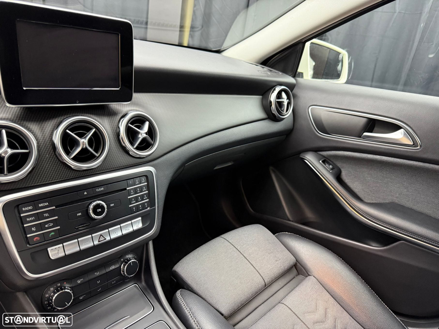 Mercedes-Benz GLA 200 (CDI) d 7G-DCT Urban - 29
