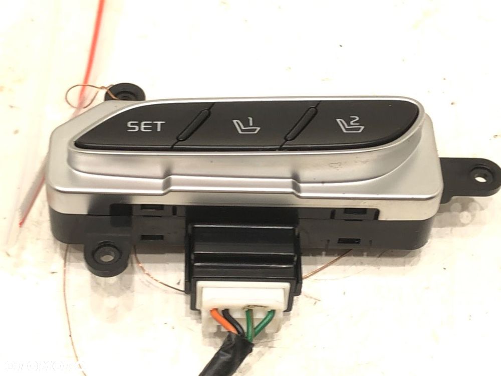 PRZEŁĄCZNIK PAMIĘCI FOTELA  KIA STINGER (CK) 2017 - 2022 3.3 T-GDi 4WD 272 kW [370 KM] benzyna - 1