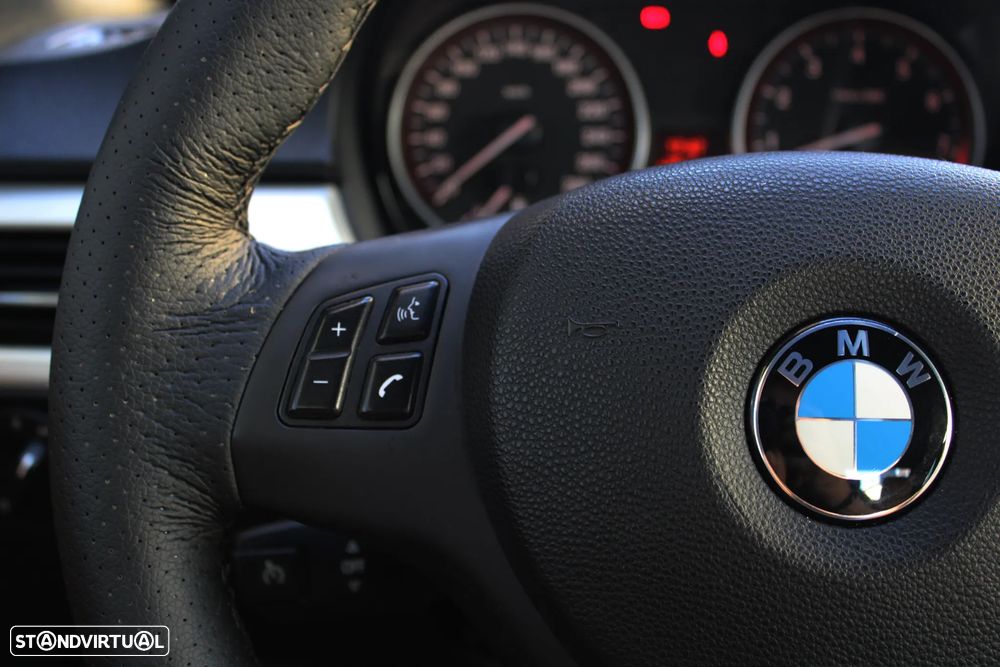 BMW 330 i Auto - 33