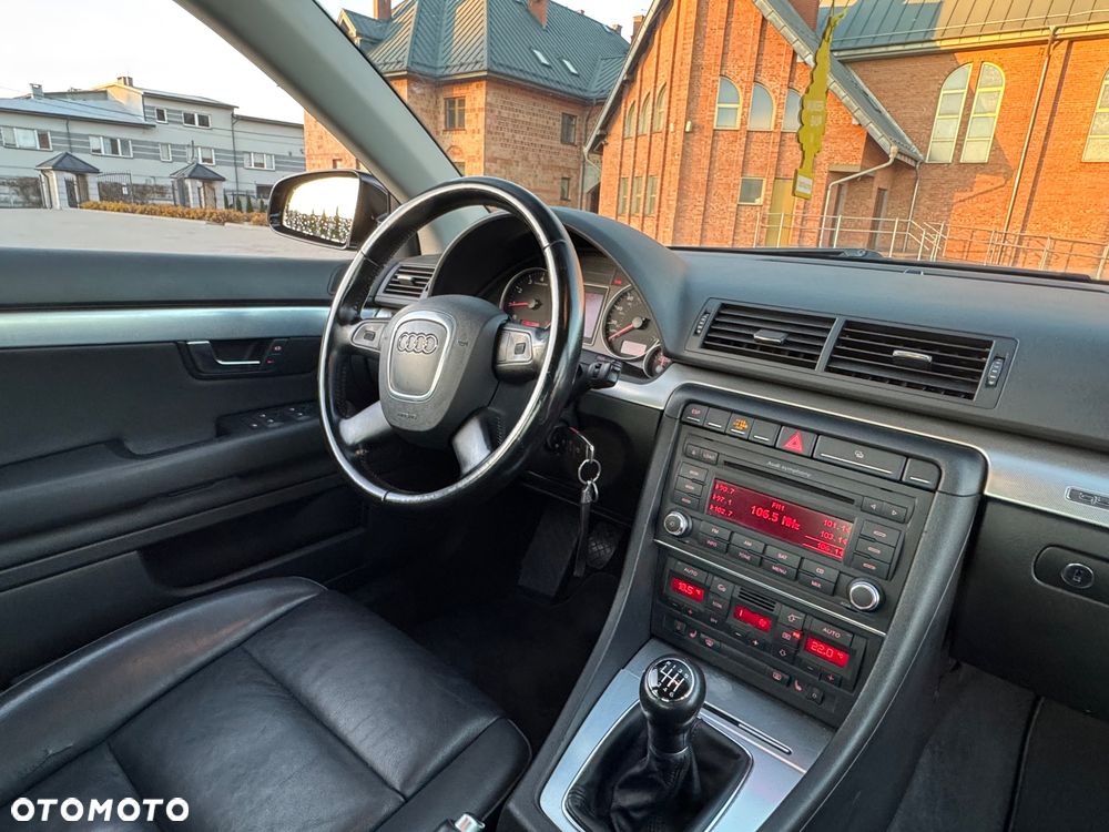 Audi A4 Limousine - 16