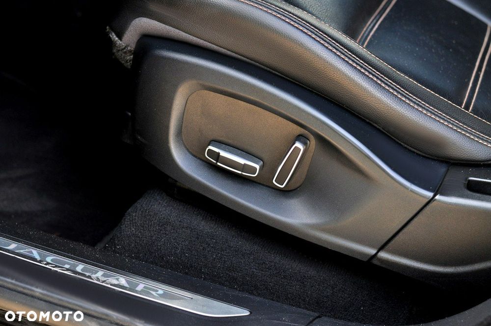 Jaguar F-Pace 20d Portfolio - 12