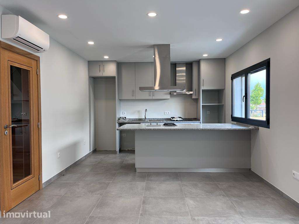 Moradia T4 com Espaço Exterior - Viseu - Grande imagem: 3/21