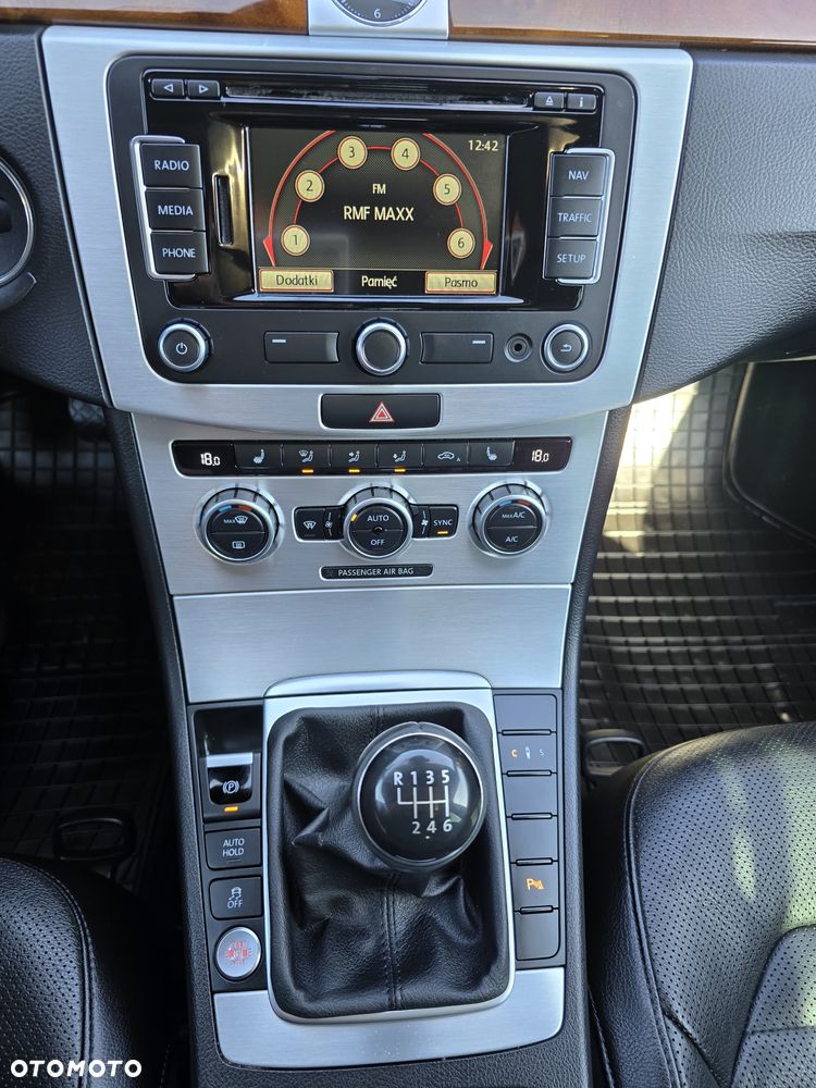 Volkswagen Passat - 38