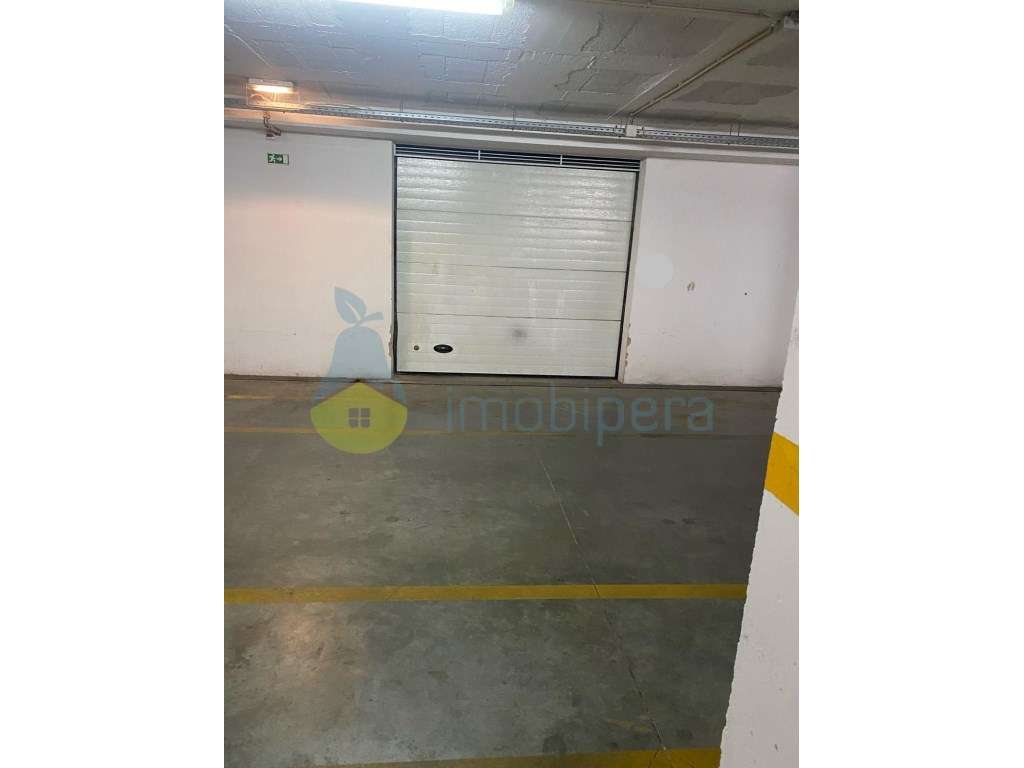 Garagem em Box em Armação de Pera apenas 400 metros da praia de Arm... - Grande imagem: 3/4