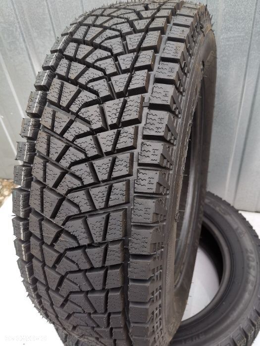 Opony nowe bieżnikowane ZIMOWE 215/65 R16 - 2