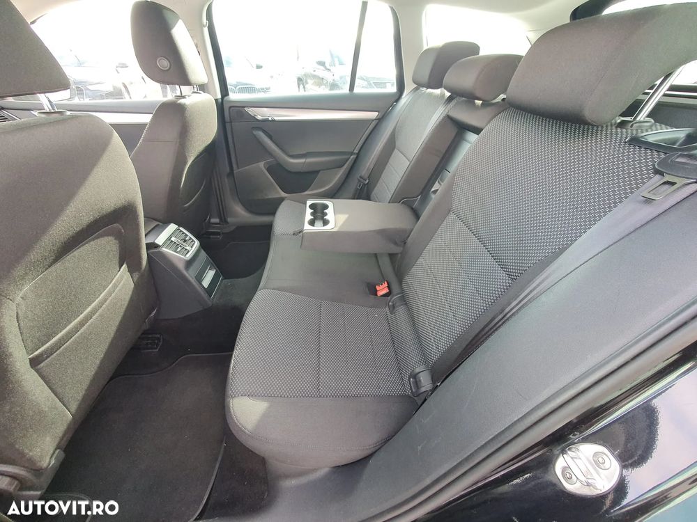Skoda Octavia 2.0 TDI DSG Ambition - 10