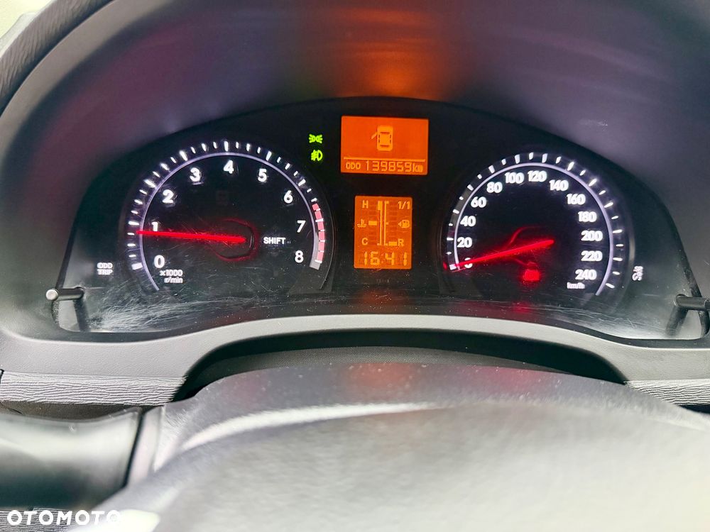 Toyota Avensis 1.8 Sol NAVI - 16