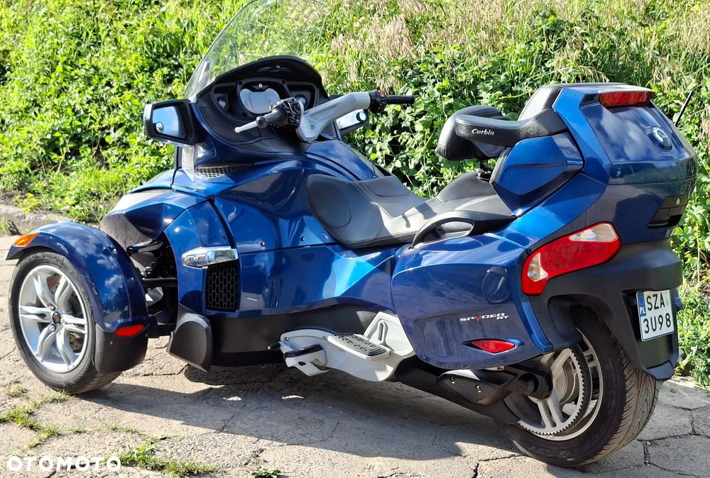 Can-Am Spyder - 10