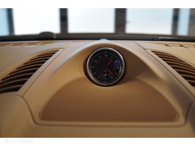 Porsche Cayenne 3.0 L - 8