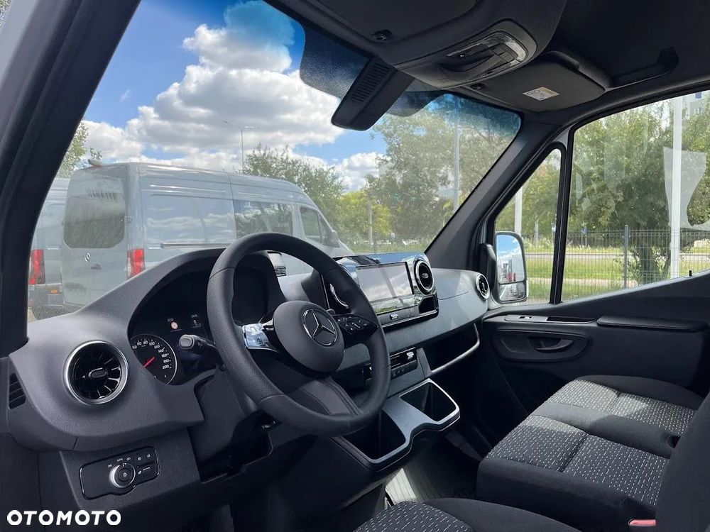Mercedes-Benz Sprinter - 11