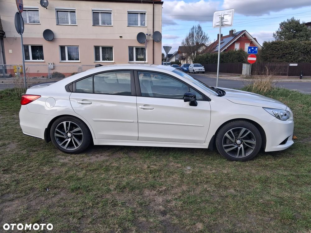 Subaru Legacy 2.5i Sport - 11