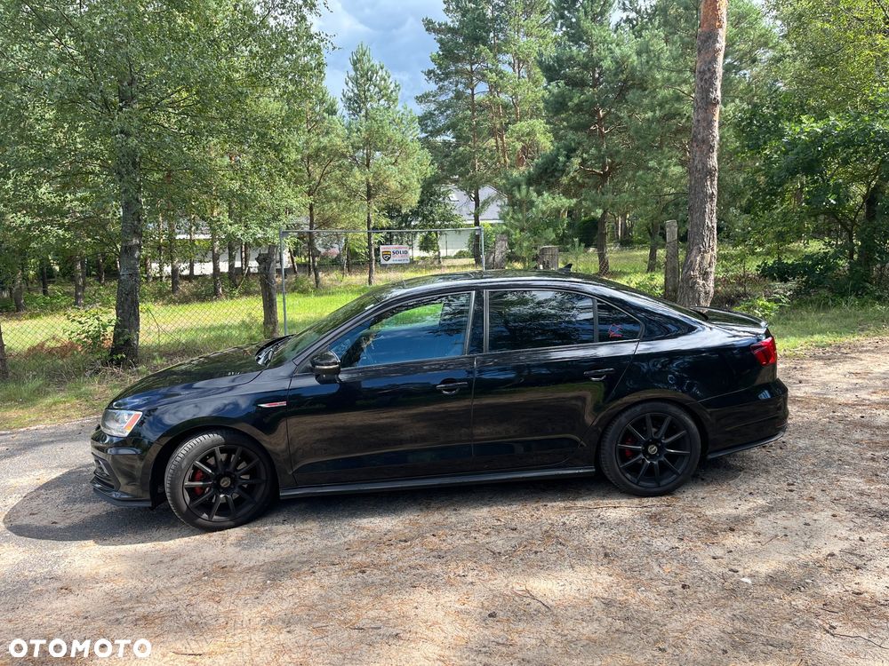 Volkswagen Jetta - 4