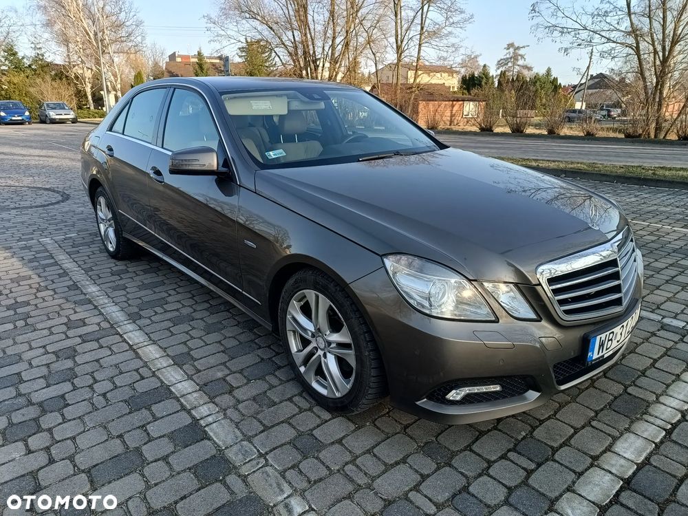 Mercedes-Benz Klasa E 250 CGI BlueEffICIENCY Avantgarde - 1