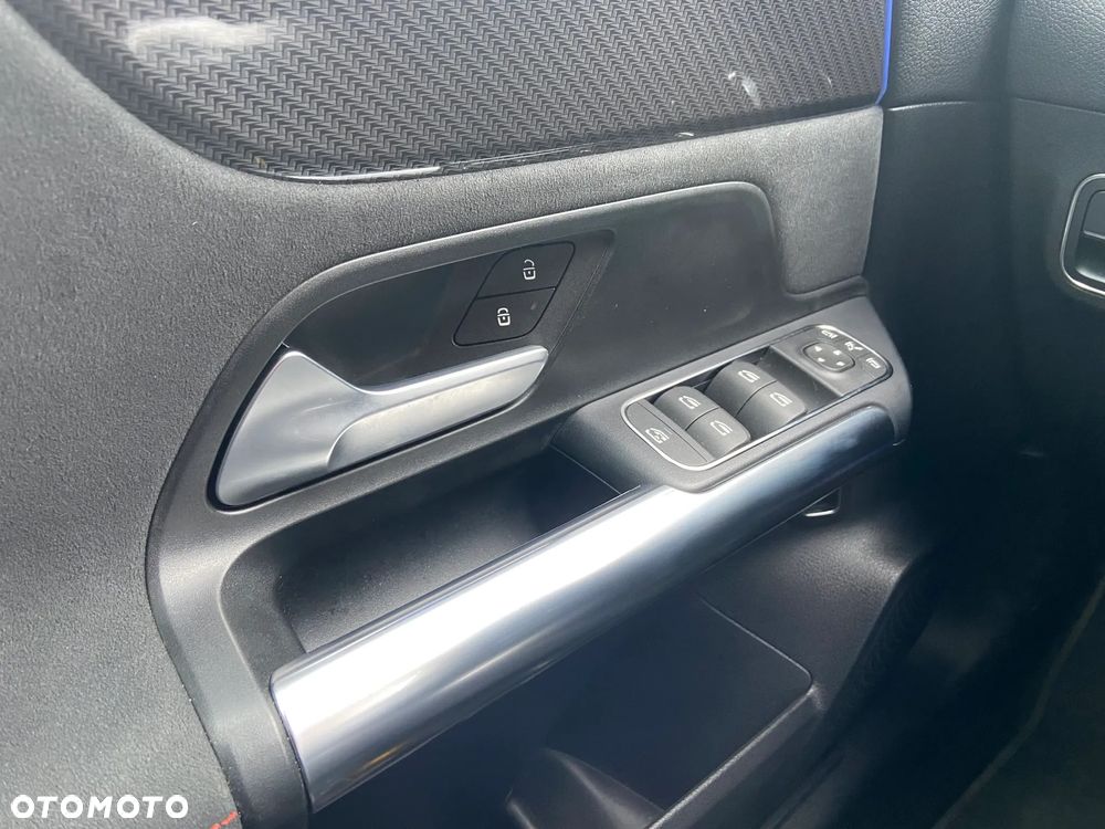 Mercedes-Benz GLA 200 AMG Line - 17