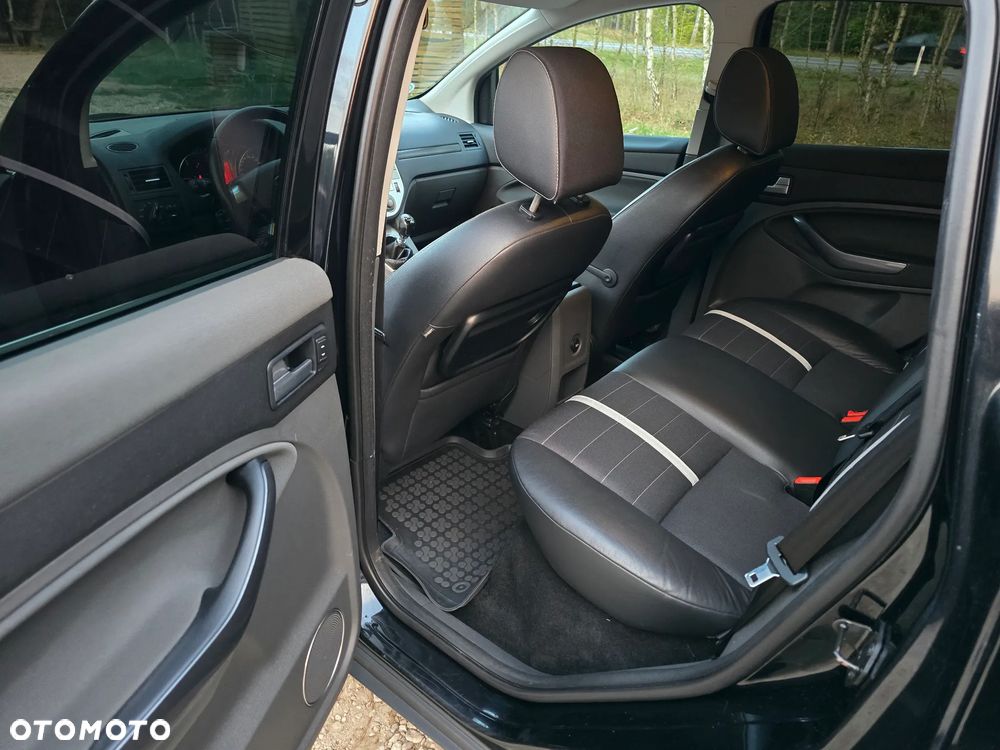 Ford Kuga - 12