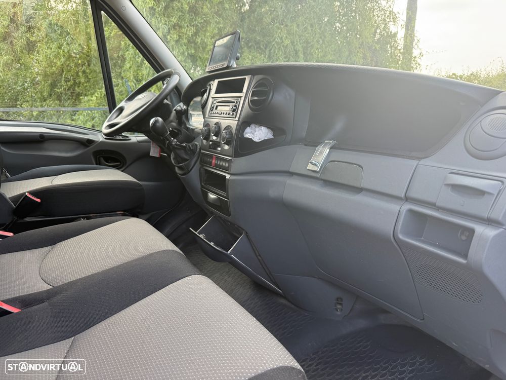 Iveco DAILY 3.0   35C15  7 LUGARES - 17