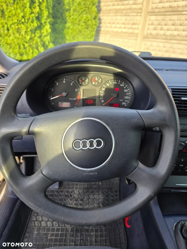 Audi A3 Sportback 1.6 Ambiente - 21